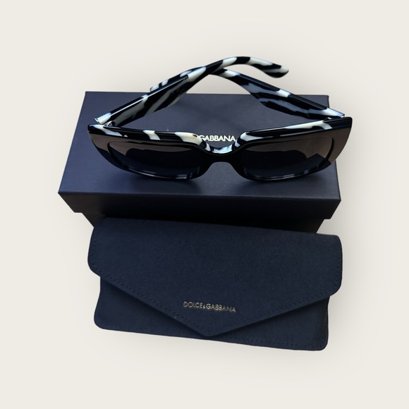 🕶️NWT Dolce & Gabbana 💯 Authentic sunglasses in black/white zebra design.🕶️ - Picture 3 of 10